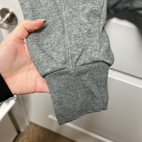 Medium gray Fabletics crop zip up. - Picture 4 of 5